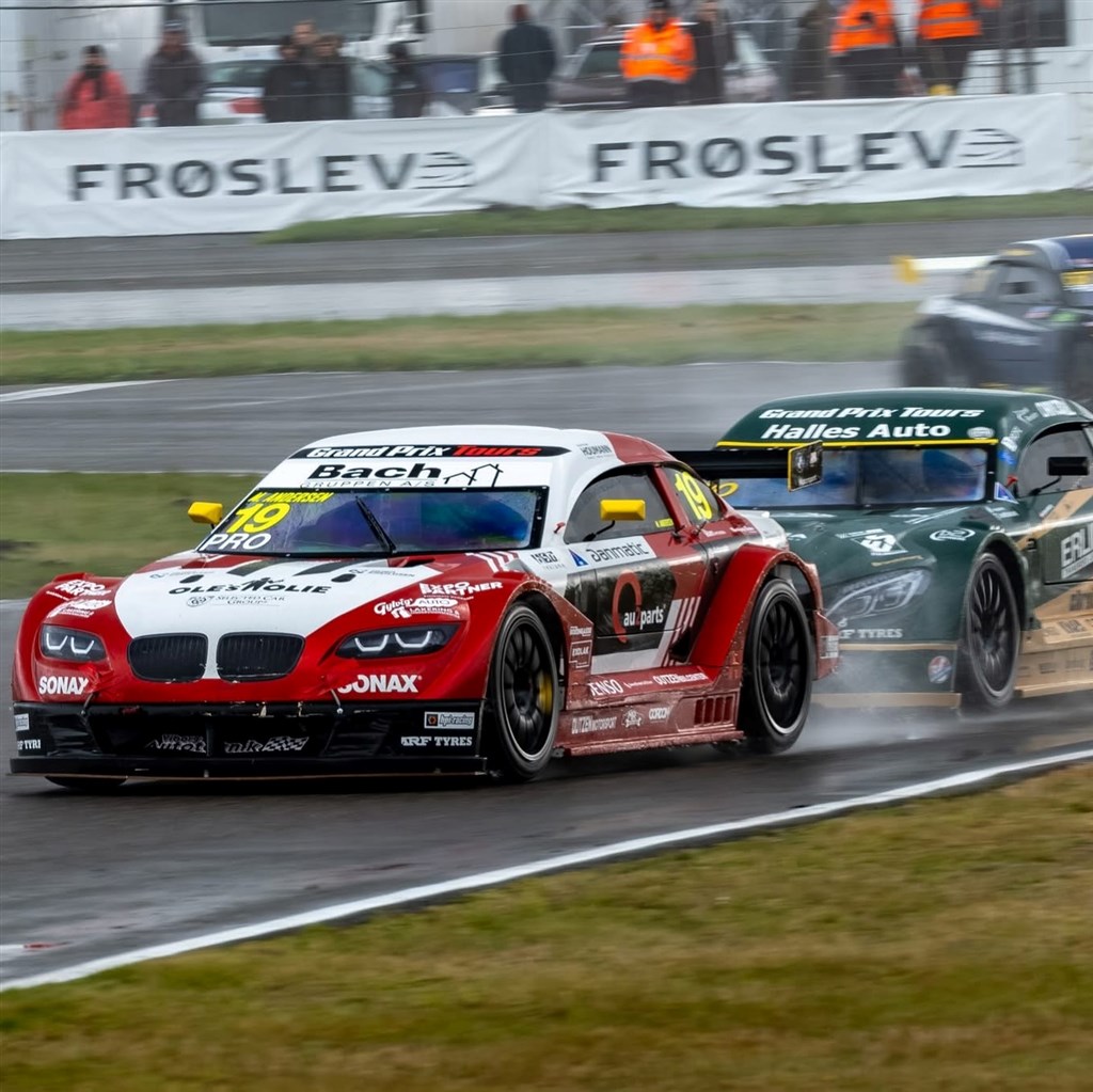 Stormen har lagt sig – Martin Andersen og Outzen Motorsport er Danske Mestre i Super GT 2025. 
(Foto: Outzen Motorsport)